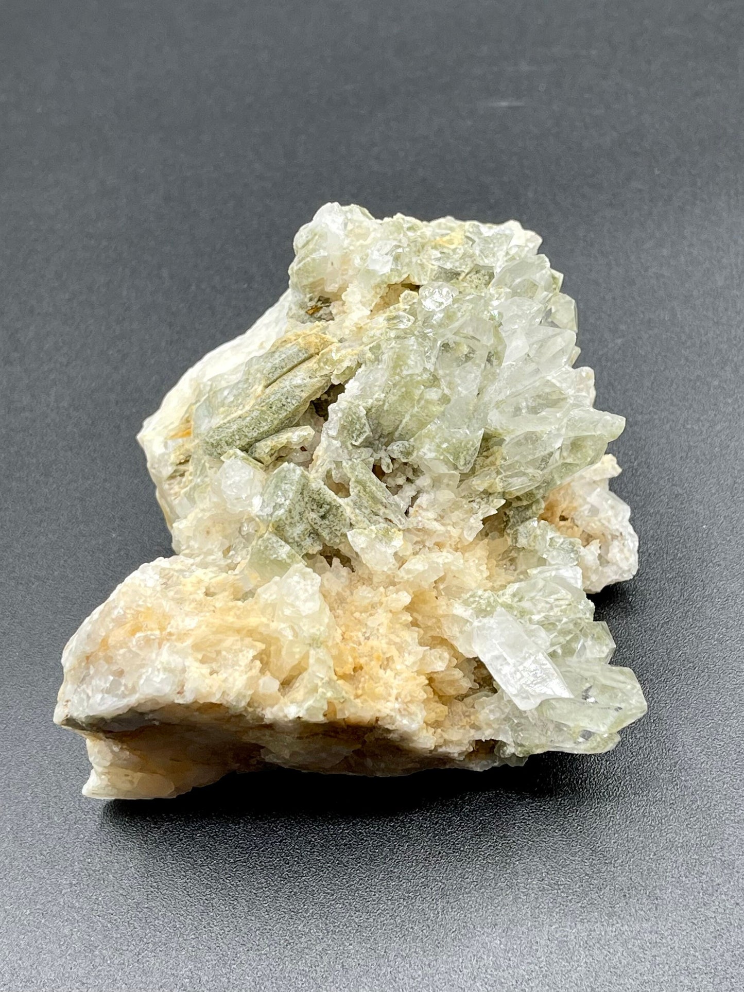 Chlorite and Quartz Matrix