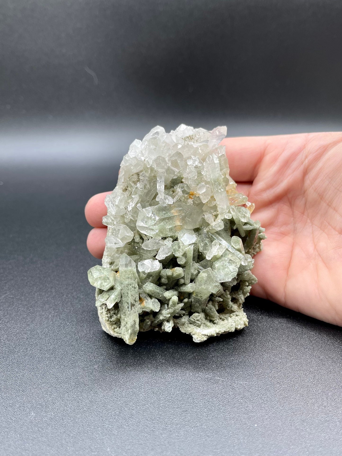 Chlorite in Quartz Cluster