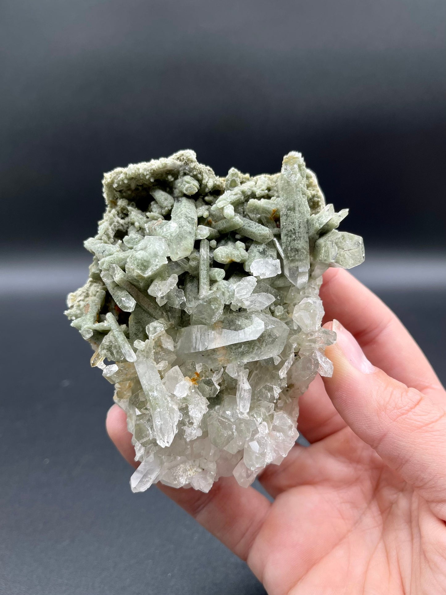 Chlorite in Quartz Cluster