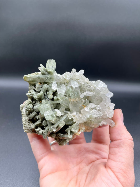 Chlorite in Quartz Cluster